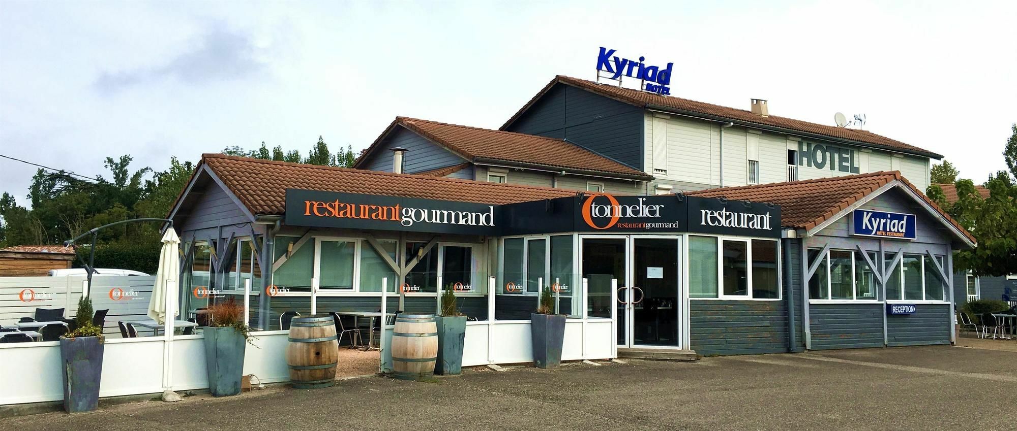 基里亚德酒店 蒙托邦 外观 照片